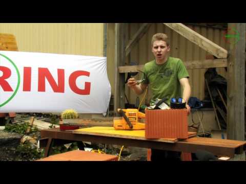 Ziegel schneiden mit der großen Ziegelschneidmaschine.mp4