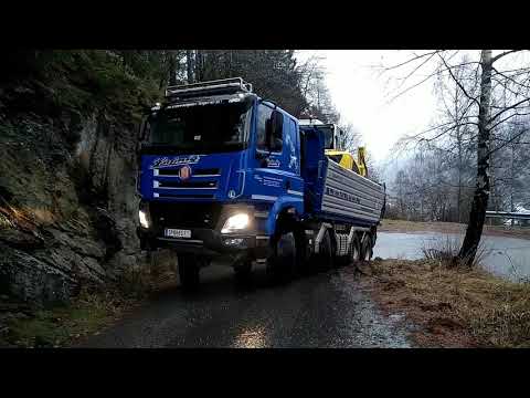 Tatra Phoenix beim Baggertransport