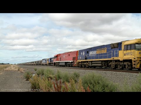 3XM4 Steel Train Crosses 7735V Grain Train (30/12/2020)  - PoathTV Australian Railways