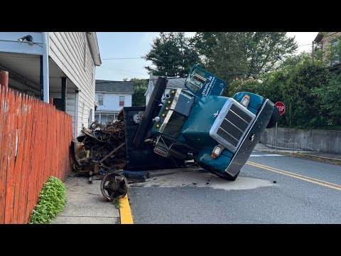 20 Extremely Dangerous Idiots Heavy Equipment Truck Operator Skill - Truck Fails Compilation P38