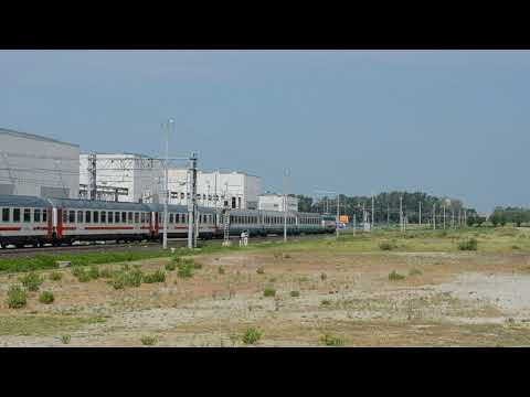 Intercity 604 da Pescara a Milano in linea presso lo scalo di Villa Selva