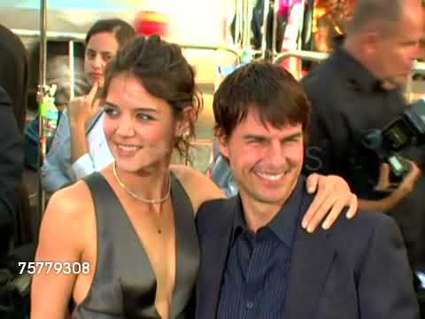 Tom Cruise kiss Katie Holmes at the Batman Begins Premiere