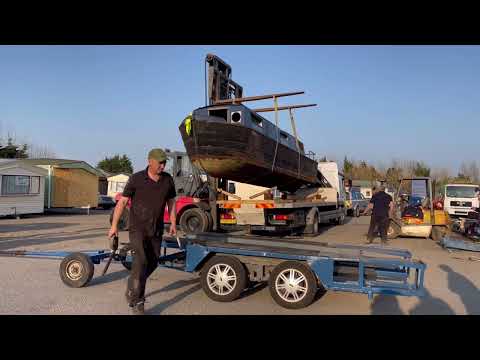 Ep4. Lifting the Narrowboat Off the truck and on to the trailer #narrowboat