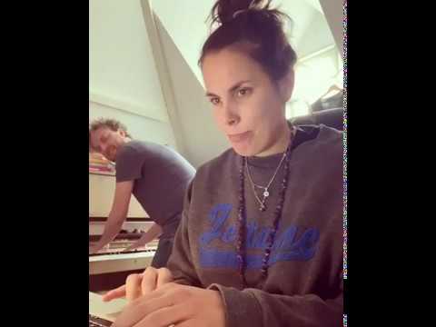 Thuiswerken song 😂😂dag 100 in quarantaine 😬😴