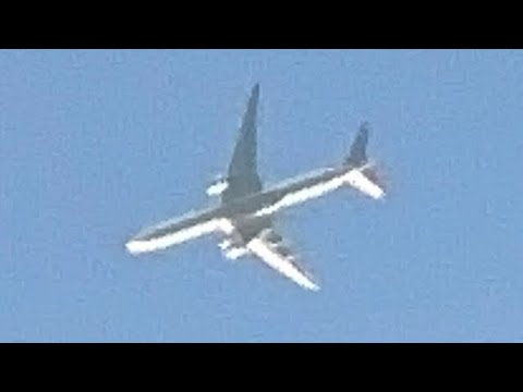 American Airlines Boeing 777-323(ER) (AA245, N736AT) landing to JFK Airport over my house from FCO
