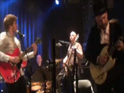 Dead Dino Storage feat. Jono El Grande - "Cruisin' for burgers"