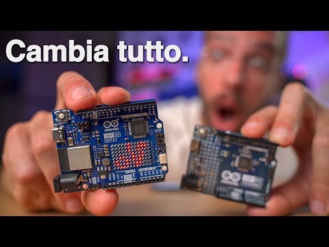 NUOVO Arduino UNO R4 🤯  La rivoluzione del making