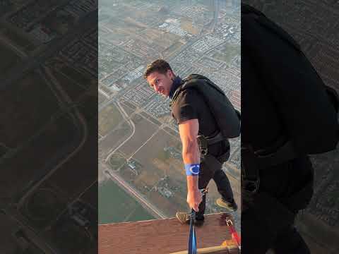 Does anyone else love that vertigo feeling? #adventuresport #skydive #skydiving #extremesport #jump