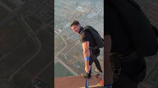 Download lagu Does anyone else love that vertigo feeling? #adventuresport #skydive #skydiving #extremesport #jump mp3