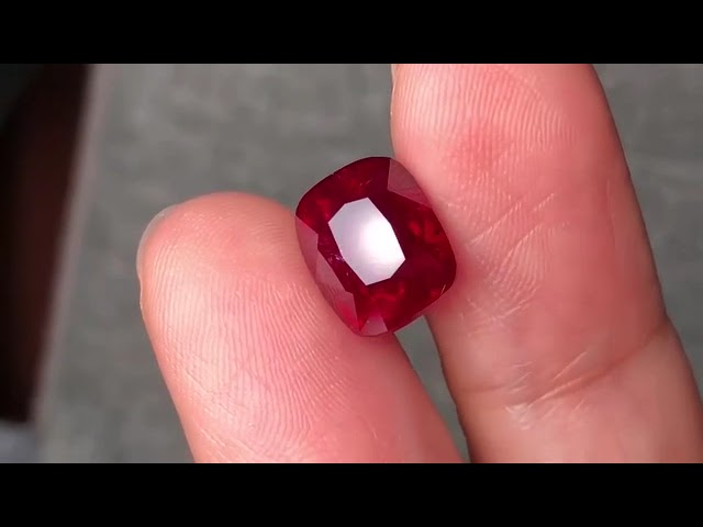 حجر الياقوت دم الحمام طبيعي غير معالج