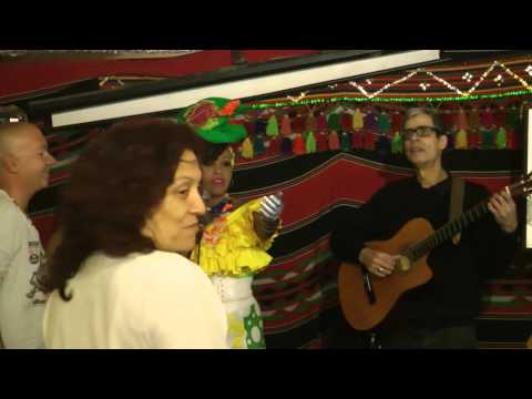 Elisete at Diwan (Jamming with the audience) - Guantanamera