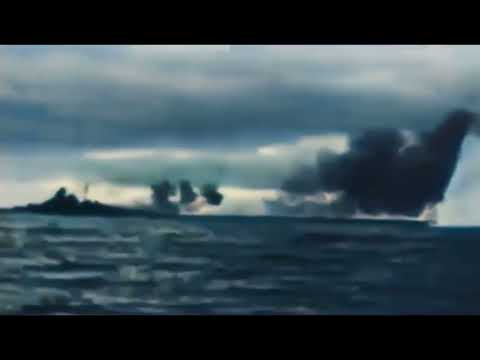 Encouraçado Bismarck abrindo fogo contra o HMS Hood - Segunda Guerra Mundial - 1941