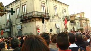 preview picture of video 'Affruntata: Gesù é Risorto e incontra la Madonna; Laureana di Borrello, Pasqua 2008'