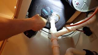 How to remove stuck sink flange. Как снять фланец мойки