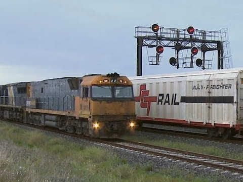 Long SCT and Patrick's freight trains cross - PoathTV Australian Railways, Railroads & Trains