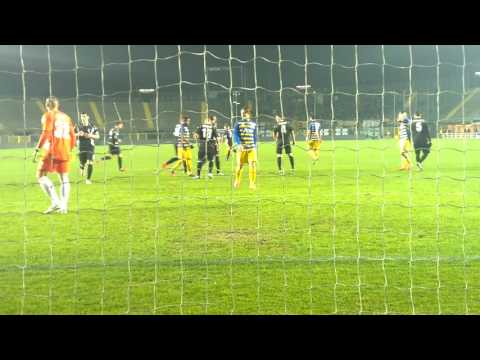 Albinoleffe-Parma, 42' corner di Scozzarella, testa di Nocciolini di poco fuori