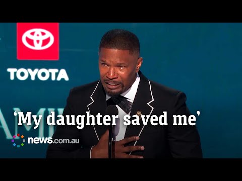 Jamie Foxx gets emotional in speech about near-death experience