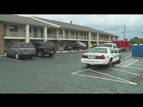 Woman crashes into Motel 6 in Liberty with 2 kids inside car