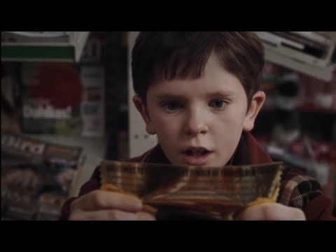 Charlie y la fábrica de chocolate (2005) - Charlie encuentra el boleto dorado (Español Latino)