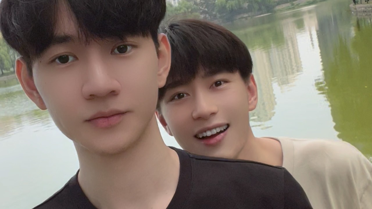 We take a walk in the park while reminiscing about our story😁