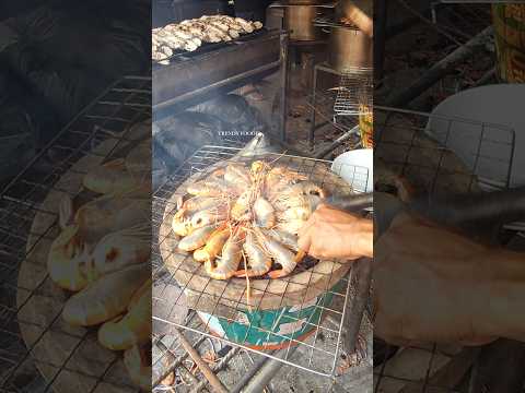 Huge and delicious grilled shrimp that you must eat when you go to Thailand!!!