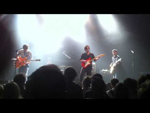 Kid Bombardos 'Paper Planes' - Live @ La Cigale (01-06-2012)