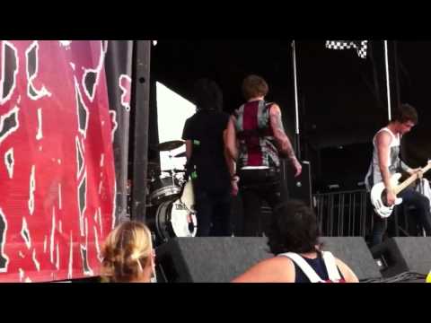 Ben Bruce sings really good live :)