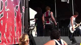 Ben Bruce sings really good live :)