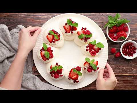CHRISTMAS PAVLOVA WREATH