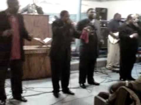 Pastor Isaac Lindsey & The Windy City SpiritualaireS - I'm Gonna Run On