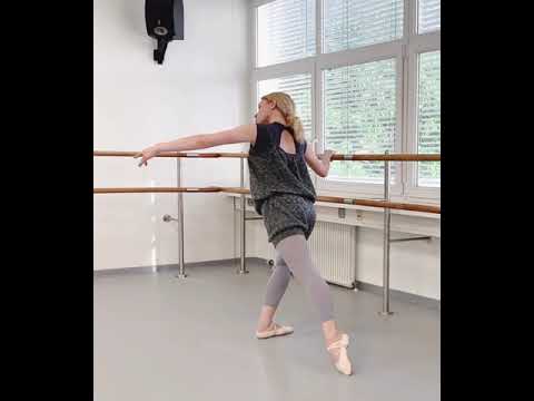 Ballett Zuhause.  Exercise für Erwachsene und Kinder.