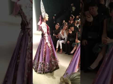 Julia Dilua показ 15.10.2019 Mersedes Fashion Week