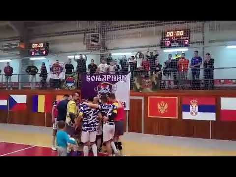 KMF Konjarnik pozdrav sa navijačima