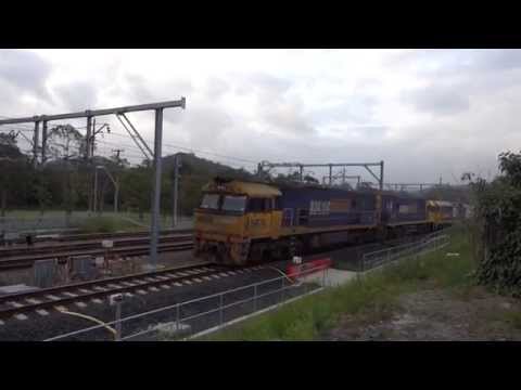 Pacific National 7BW4 and 7BS6 at Gosford - 18/10/15