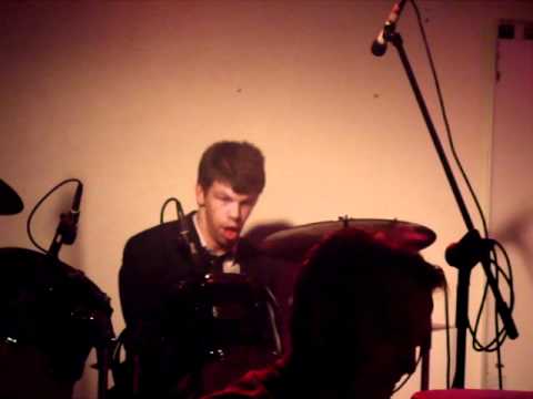 Jompa spelar trummor - Nov 2011 Del 4