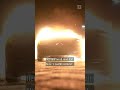 VUURWERK KNALT uit BRANDENDE AUTO | #shorts