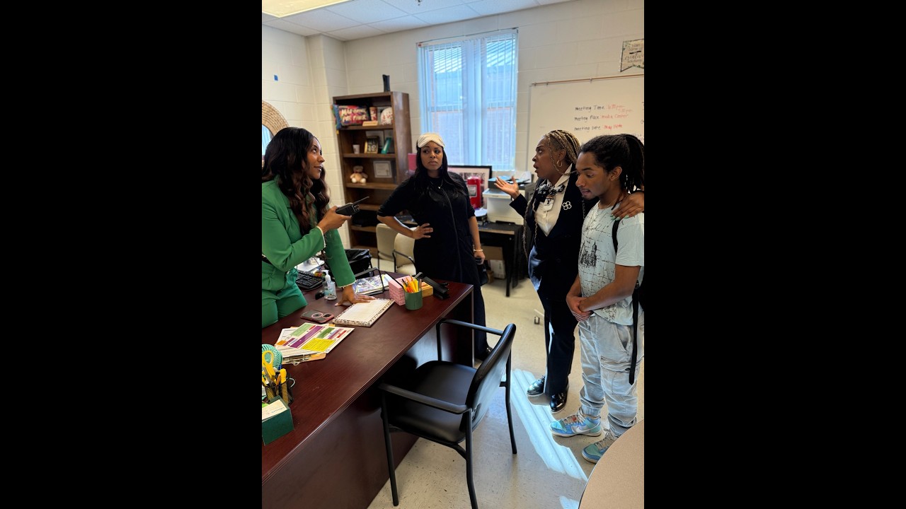 When DJ’s mom barges in on Principal Joshnson’s meeting!