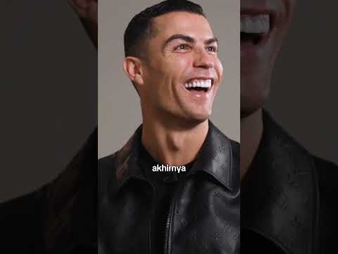 Reaksi pemain bola pas liat patungnya sendiri!