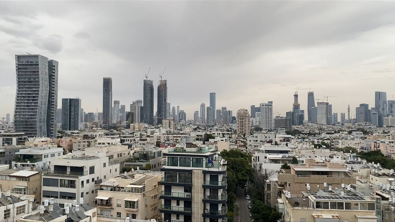 Video | Air raid sirens in Tel Aviv after Iranian missiles fired | AFP