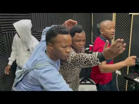 New Music: Isandla Somusa by Dladla Mshuqisi