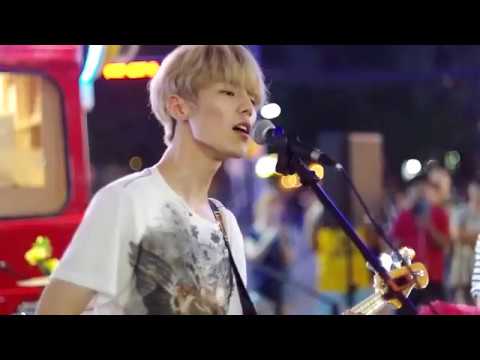 The Rose (밴드 더 로즈)의 신촌 버스킹 현장~