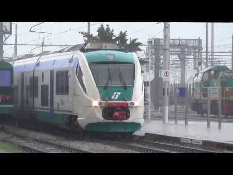 MINUETTO DIESEL DOPPIA TRAZIONE ARRIVA IN STAZIONE A CUNEO. 23 - 4 - 2013.