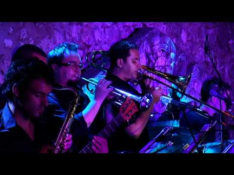 Tina Vukov ft. Klapa Luka - Meni žalost ne stoji