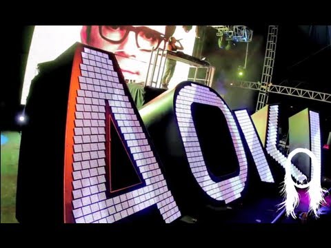 Steve Aoki performing "Earthquakey People" ft Rivers Cuomo LIVE Identity Fest