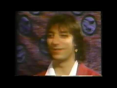R.E.M. 1987-10-08 - News, USA (Interviews with Peter Buck & Michael Stipe, with live & video clips)
