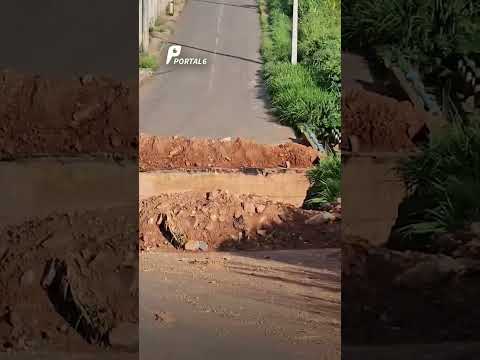Ponte que liga bairros à BR-153 segue interditada há um mês em Aparecida de Goiânia e causa transtor