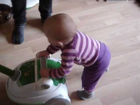 Björk går tur med støvsugeren