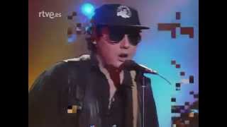 REVOLVER - Fuera de lugar (RockoPop)