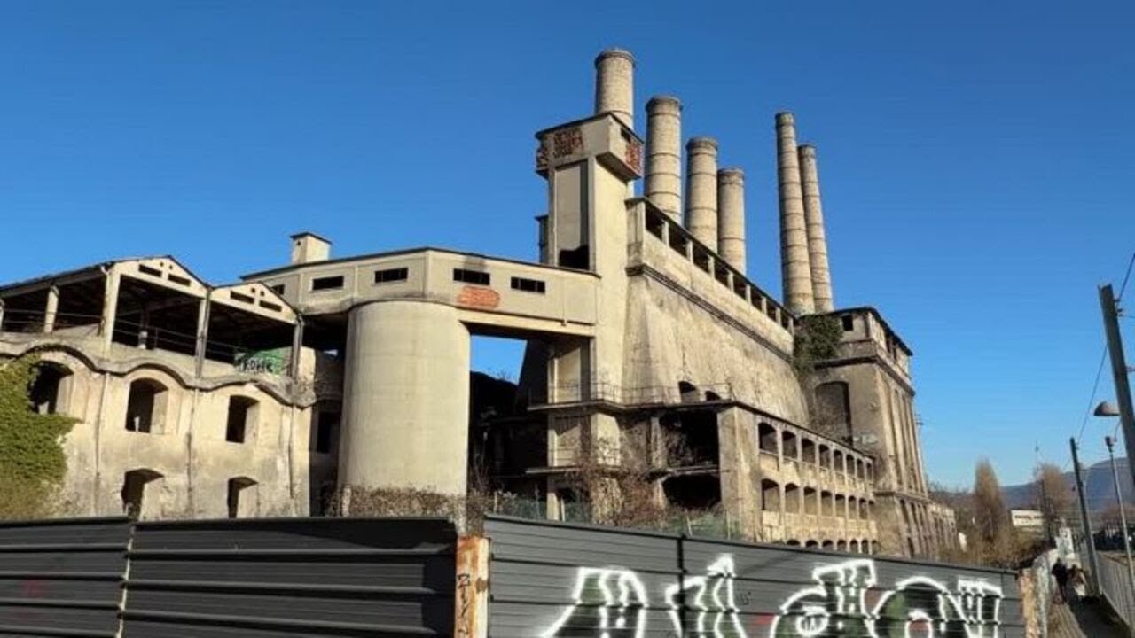 Diciannovenne muore cadendo dal tetto di un capannone abbandonato