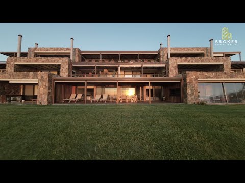 Video de YouTube - Apartamento en Venta de 2 dormitorios con Piscina y Garage en Playa Mansa, Maldonado